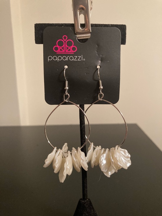 paparazzi Jewelry - paparazzi Pearl Cluster Hoop Earrings in White